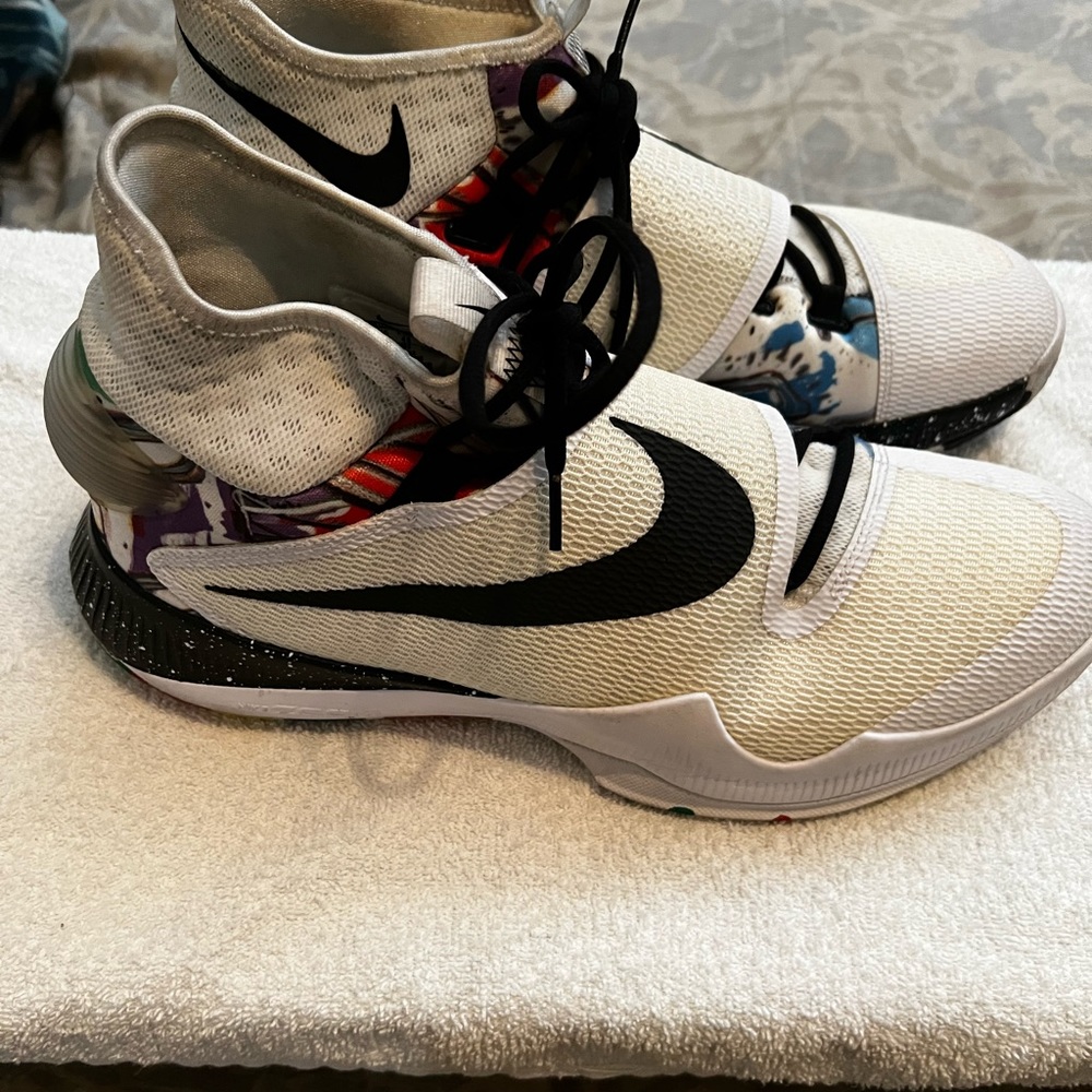 hyperrev basketball shoes